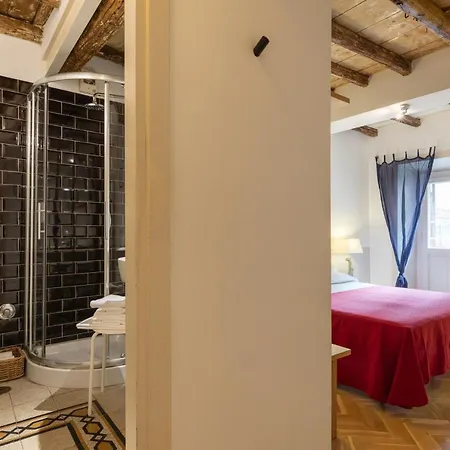 The Bluehostel רומא