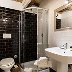 بيت ضيافة The Bluehostel