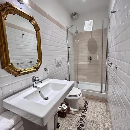 The Bluehostel בית הארחה 4*